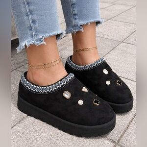 Women's Studded Charm Platform Mule Slippers Black Size 7 NWT